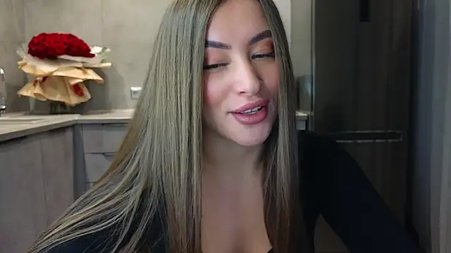 Snapshot of Cinderella____ chatting on 03-22-25, 11:31 Cinderella online show from 03-22-25, 11:31