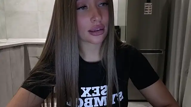 Snapshot of Cinderella____ chatting on 11-20-25, 06:40 Cinderella online show from 11-20-25, 06:40