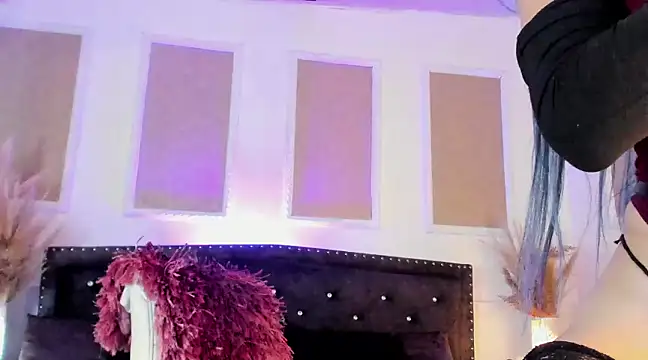 Snapshot of queen_satin chatting on 02-20-25, 08:17 queen satin online show from 02-20-25, 08:17