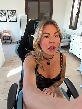 Lara Bergmann online show from 12-18-24, 10:30