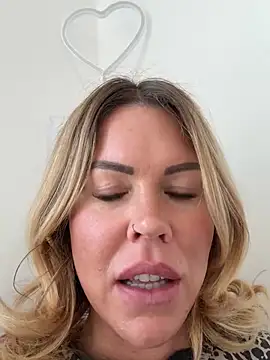 Lara Bergmann online show from 03-02-25, 08:27