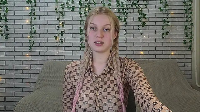 EmiliaDuchess online show from 12-13-24, 05:10