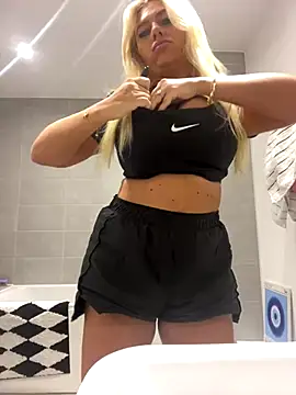 Snapshot of Arabellalee23 chatting on 12-04-24, 02:04 Arabellalee23 online show from 12-04-24, 02:04