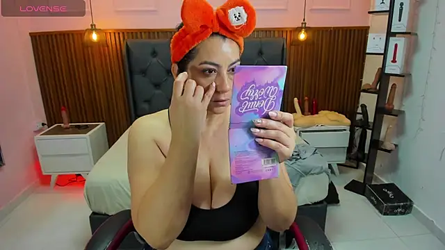 Snapshot of MEYLAGIA chatting on 11-29-25, 02:47 MEYLAGIA online show from 11-29-25, 02:47