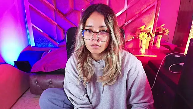 Olivia Fox69 online show from 11-24-25, 04:01