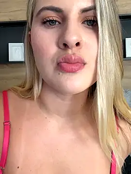 EmiilyAdams  online show from 12-21-25, 09:33