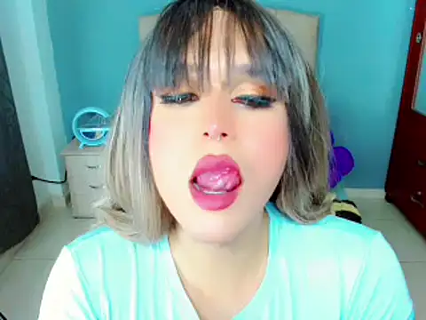 Snapshot of TaylorMon chatting on 01-10-25, 06:20 TaylorMon online show from 01-10-25, 06:20