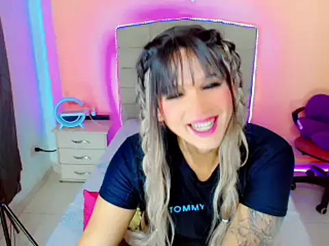 Snapshot of TaylorMon chatting on 01-12-25, 06:06 TaylorMon online show from 01-12-25, 06:06