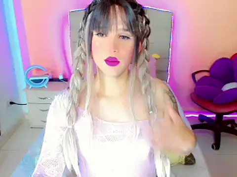 Snapshot of TaylorMon chatting on 01-14-25, 12:11 TaylorMon online show from 01-14-25, 12:11