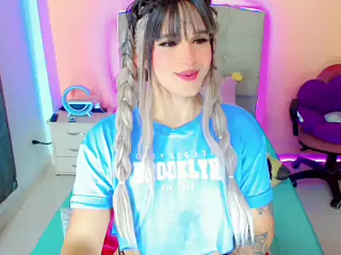 Snapshot of TaylorMon chatting on 01-19-25, 01:53 TaylorMon online show from 01-19-25, 01:53