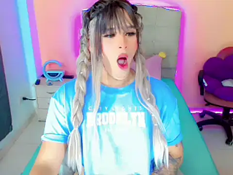 Snapshot of TaylorMon chatting on 01-19-25, 05:05 TaylorMon online show from 01-19-25, 05:05