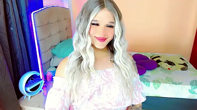 Snapshot of TaylorMon chatting on 02-23-25, 12:51 TaylorMon online show from 02-23-25, 12:51