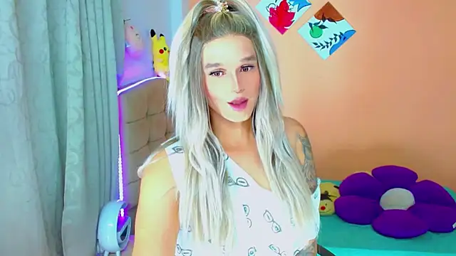 Snapshot of TaylorMon chatting on 09-13-25, 08:30 TaylorMon online show from 09-13-25, 08:30