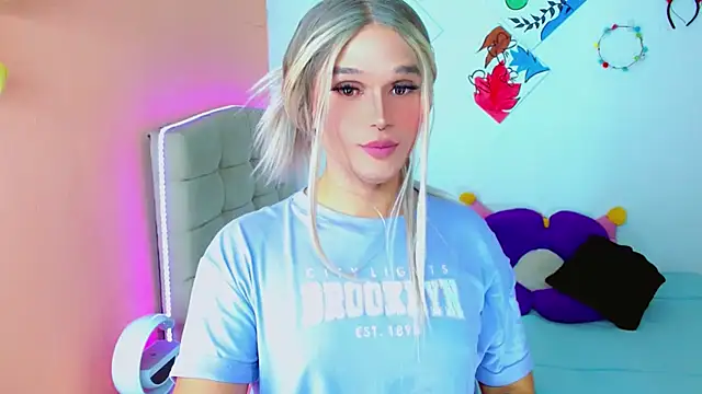 Snapshot of TaylorMon chatting on 10-11-25, 01:38 TaylorMon online show from 10-11-25, 01:38