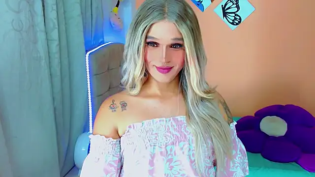 Snapshot of TaylorMon chatting on 11-05-25, 01:27 TaylorMon online show from 11-05-25, 01:27