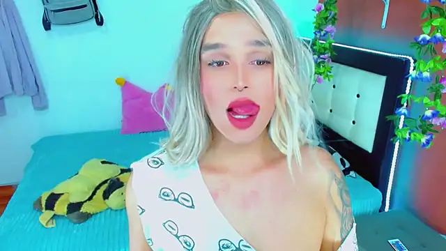 Snapshot of TaylorMon chatting on 12-13-25, 07:53 TaylorMon online show from 12-13-25, 07:53