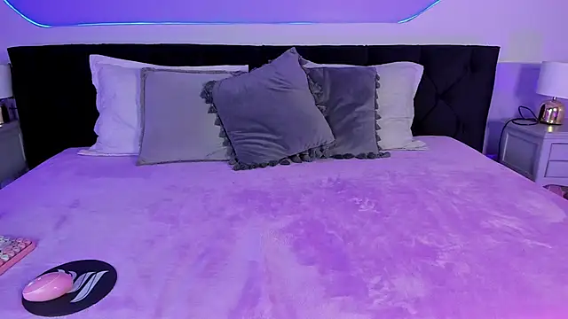 Julieta Cortes   online show from 09-19-25, 12:06