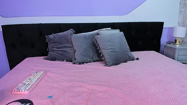 Julieta Cortes   online show from 11-19-25, 11:54