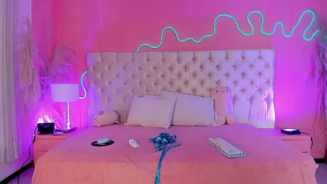 Julieta Cortes   online show from 02-24-26, 12:14