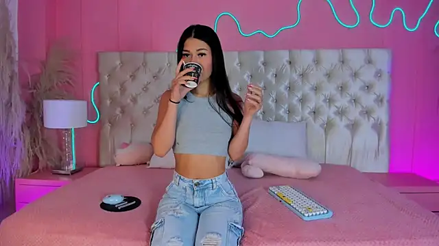 Julieta Cortes   online show from 02-25-26, 12:04