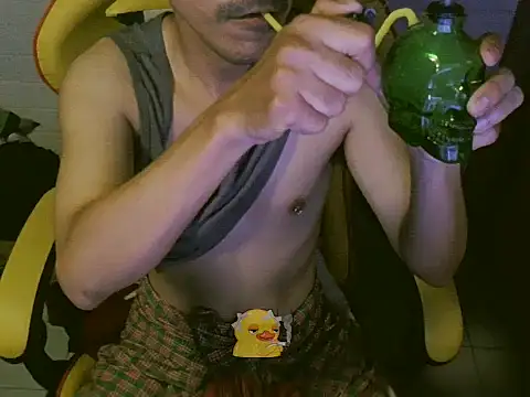 Snapshot of cloudyth1994 chatting on 09-20-25, 04:52 cloudyth1994 online show from 09-20-25, 04:52