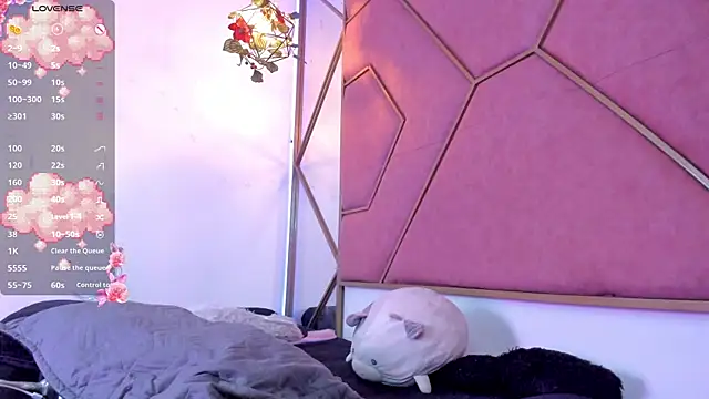 Snapshot of Yuri_Stars chatting on 03-06-25, 12:54 Yuri Stars online show from 03-06-25, 12:54