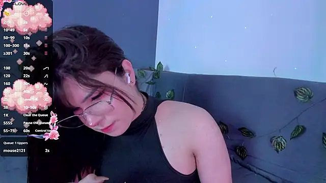 Snapshot of Yuri_Stars chatting on 03-18-25, 01:53 Yuri Stars online show from 03-18-25, 01:53