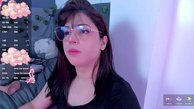 Snapshot of Yuri_Stars chatting on 03-20-25, 01:46 Yuri Stars online show from 03-20-25, 01:46