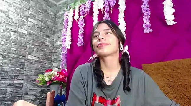 Sasha Petitte online show from 03-07-25, 06:02