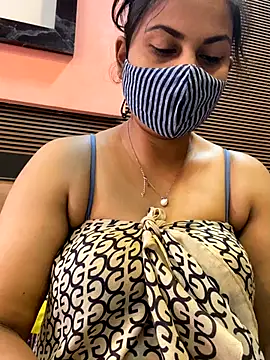 HaaniKaur online show from 10-15-25, 07:19