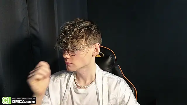 Snapshot of Keytaro chatting on 02-04-26, 01:55 Keytaro online show from 02-04-26, 01:55