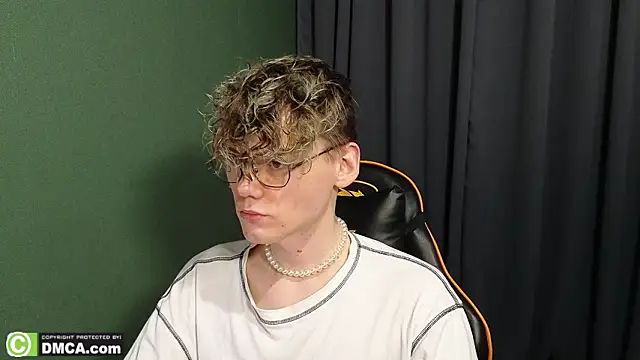 Snapshot of Keytaro chatting on 02-08-26, 05:44 Keytaro online show from 02-08-26, 05:44