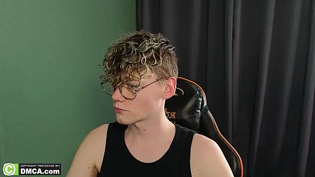 Snapshot of Keytaro chatting on 02-10-26, 12:42 Keytaro online show from 02-10-26, 12:42