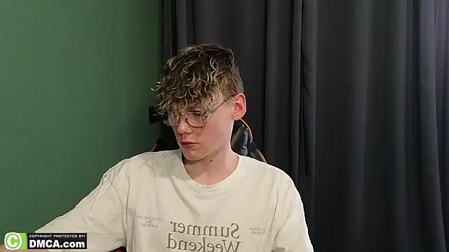 Snapshot of Keytaro chatting on 02-11-26, 11:26 Keytaro online show from 02-11-26, 11:26