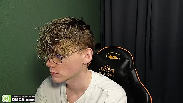 Snapshot of Keytaro chatting on 02-12-26, 11:22 Keytaro online show from 02-12-26, 11:22