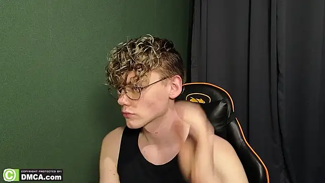 Snapshot of Keytaro chatting on 02-14-26, 11:56 Keytaro online show from 02-14-26, 11:56