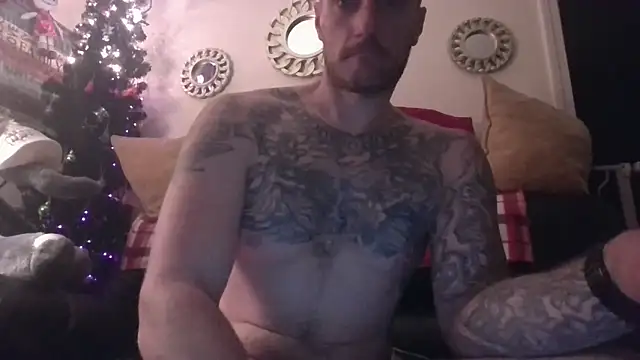 UnCuTupTheBuTT online show from 10-25-25, 04:53