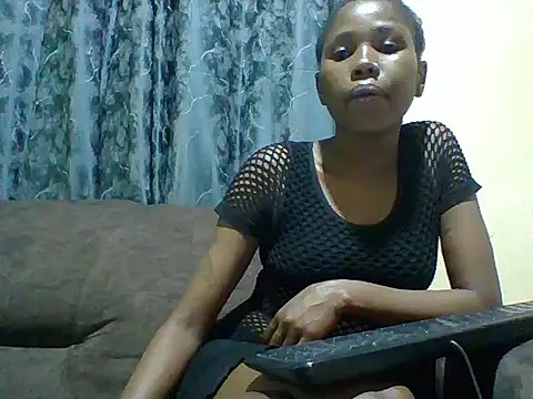 Snapshot of miss_lyne001 chatting on 09-12-25, 04:07 miss lyne001 online show from 09-12-25, 04:07