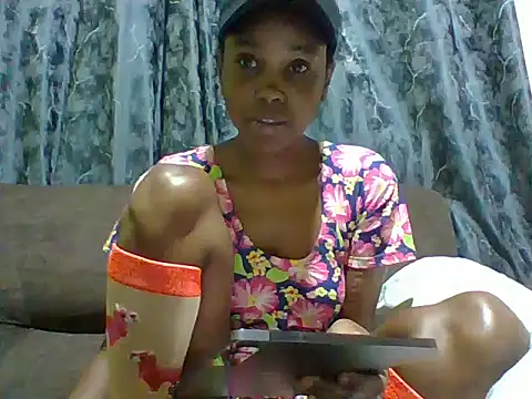 Snapshot of miss_lyne001 chatting on 10-29-25, 02:30 miss lyne001 online show from 10-29-25, 02:30