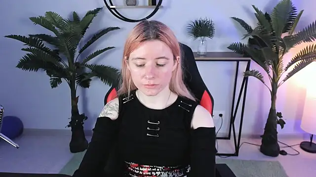 LexiWenford online show from 12-20-24, 06:19