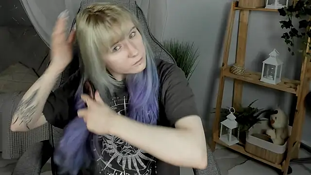 LexiWenford online show from 11-05-25, 02:44