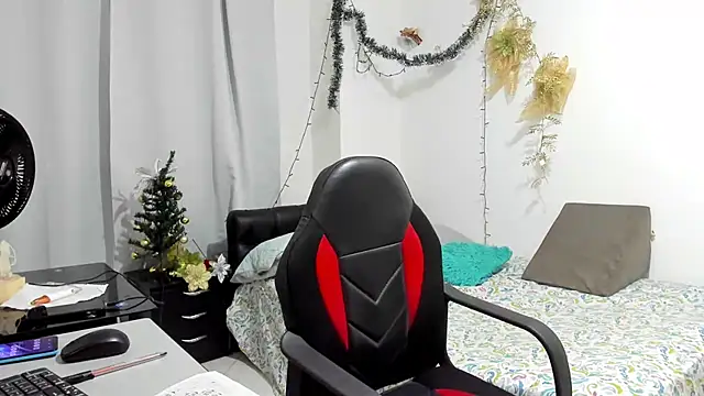 Snapshot of Sanddi_milff chatting on 12-15-24, 01:22 Sanddi milff online show from 12-15-24, 01:22