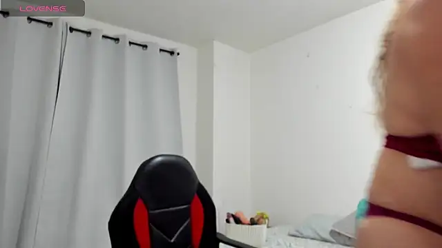 Snapshot of Sanddi_milff chatting on 03-04-25, 09:43 Sanddi milff online show from 03-04-25, 09:43