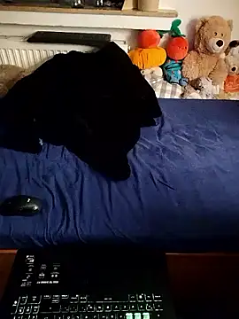 Dennis 2024 online show from 09-08-25, 05:01