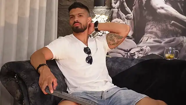 DannSaenz online show from 11-21-25, 04:16