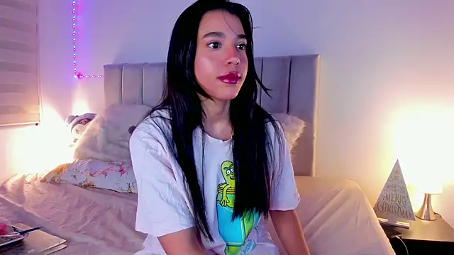 DanielaSaenz0 online show from 12-22-24, 04:50