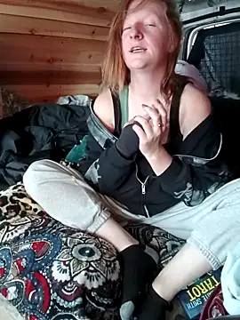 Eluradess online show from 10-23-25, 08:07
