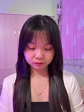 Maeve2k5 online show from 11-28-25, 01:08