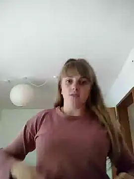Snapshot of CoddessCrystal chatting on 09-28-25, 01:05 CoddessCrystal online show from 09-28-25, 01:05