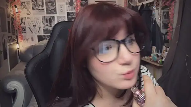 Snapshot of Diasporaaa chatting on 02-03-25, 06:39 Diasporaaa online show from 02-03-25, 06:39